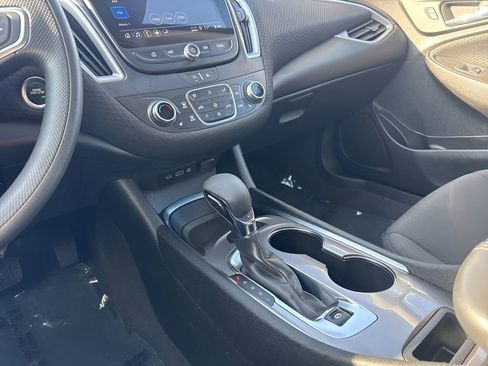 Used 2025 Chevrolet Malibu LT FWD image 16