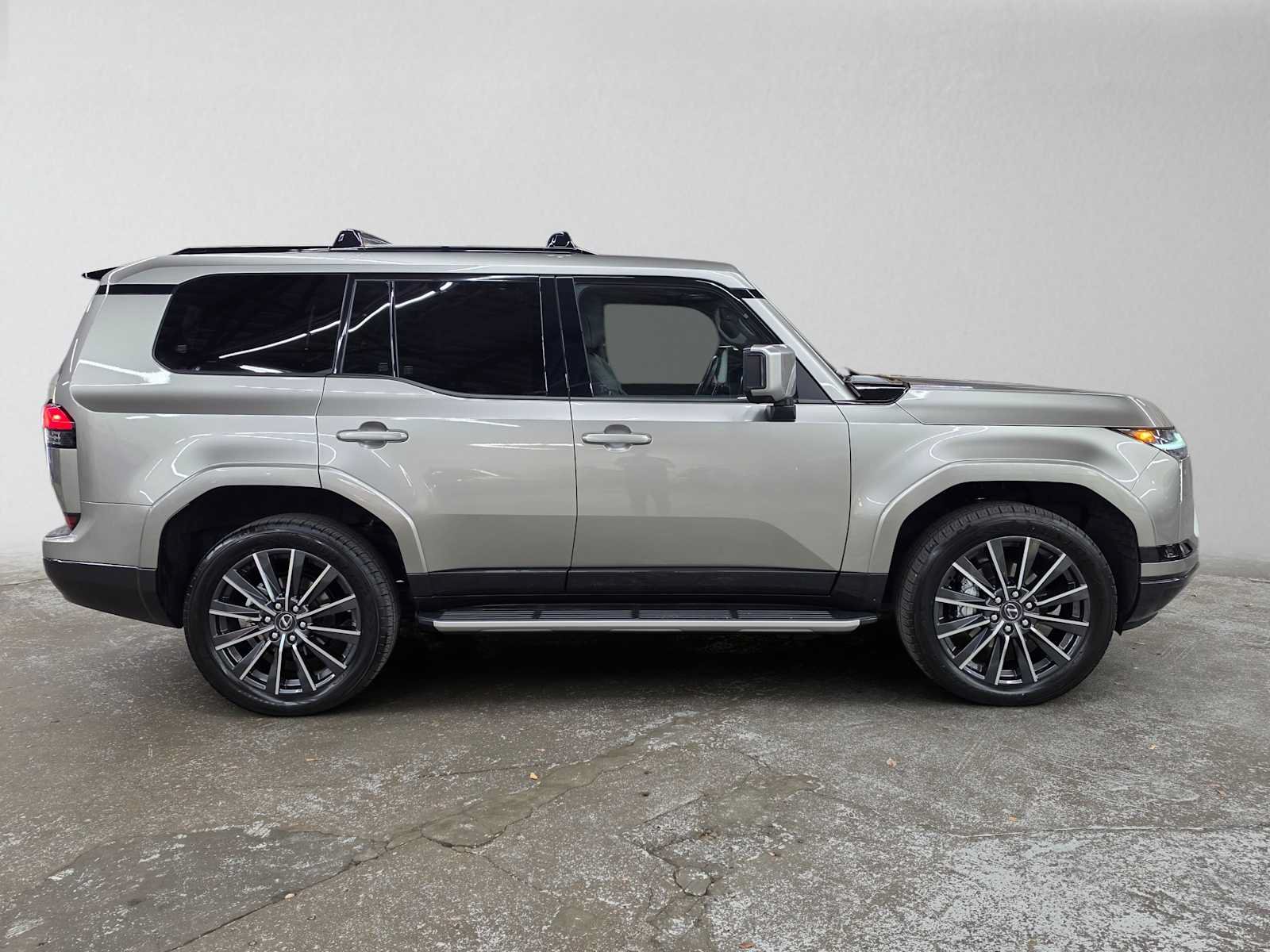 Used 2024 Lexus GX 550 w/ Cold Area Package AWD/4WD image 2
