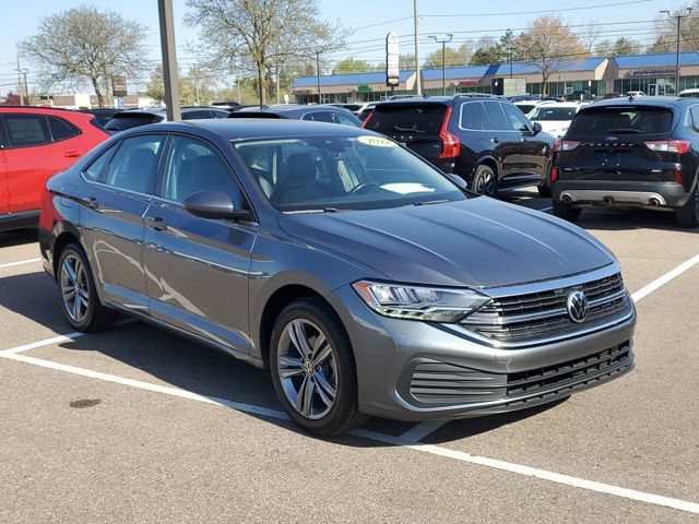 Used 2022 Volkswagen Jetta SE FWD image 2
