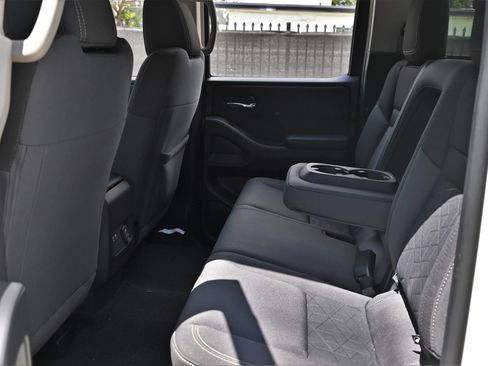 Used 2025 Nissan Frontier SV w/ SV Convenience Package RWD image 14