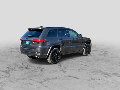 Used 2018 Jeep Grand Cherokee Altitude AWD/4WD image 8