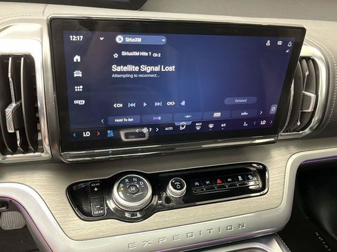 Certified 2025 Ford Expedition Platinum w/ Driver's Package AWD/4WD image 22