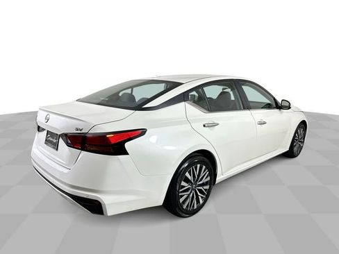 Used 2023 Nissan Altima 2.5 SV FWD image 8