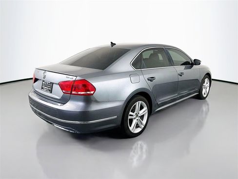 Used 2013 Volkswagen Passat TDI SE image 7