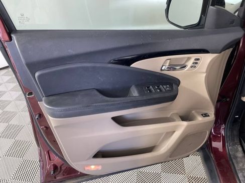 Used 2021 Honda Pilot Touring image 11