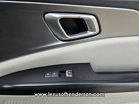 Used 2024 Kia Carnival LX image 18