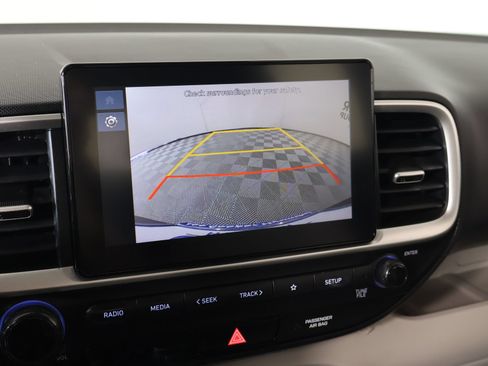 Used 2025 Hyundai Venue SEL FWD image 6