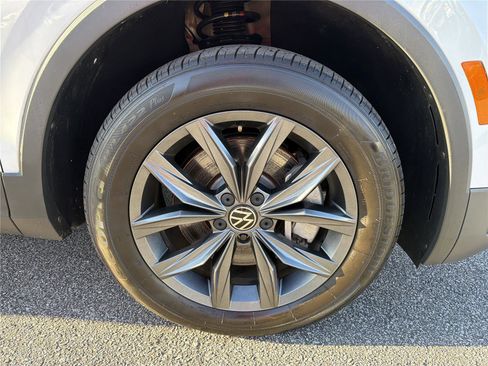 Used 2022 Volkswagen Tiguan SE image 10