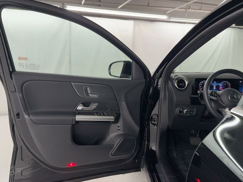 Certified 2025 Mercedes-Benz GLA 250 image 5