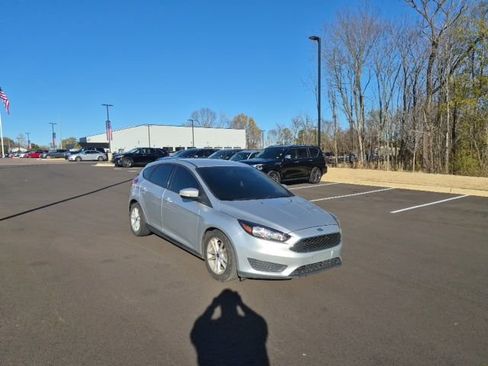 Used 2017 Ford Focus SE image 3