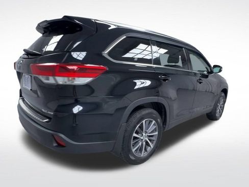 Used 2019 Toyota Highlander XLE AWD/4WD image 8