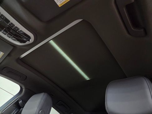 New 2026 Porsche Macan Base image 10