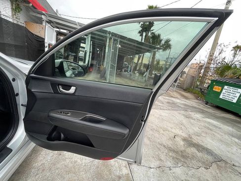 Used 2019 Kia Optima LX FWD image 15