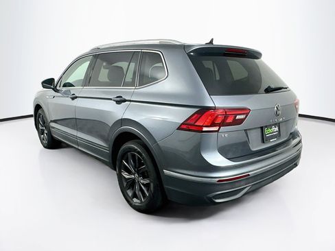 Used 2023 Volkswagen Tiguan SE w/ Panoramic Sunroof Package FWD image 5