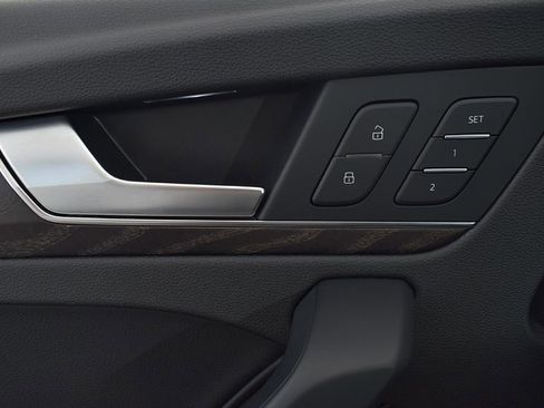 Used 2020 Audi Q5 e Prestige w/ Prestige Package image 12