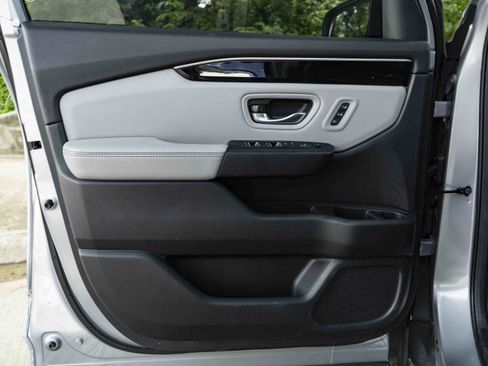 Used 2024 Honda Pilot Touring image 37