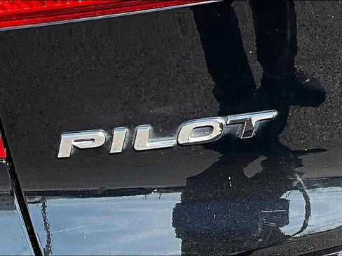 Used 2016 Honda Pilot Elite image 9
