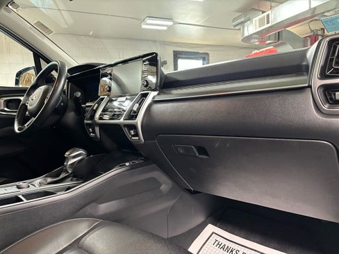 Used 2021 Kia Sorento S image 12