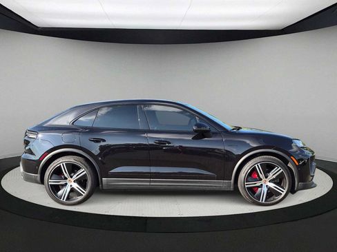 Used 2025 Porsche Macan 4S Electric AWD/4WD image 9