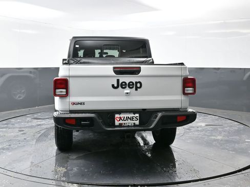 Used 2022 Jeep Gladiator Sport image 13