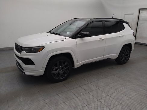 Used 2024 Jeep Compass Limited w/ High Altitude Package AWD/4WD image 2
