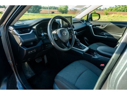 Used 2025 Toyota RAV4 XLE FWD image 11