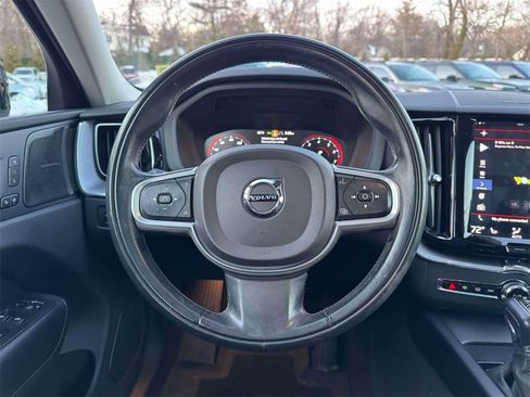 Used 2020 Volvo XC60 T5 Momentum w/ Protection Package Premier image 20