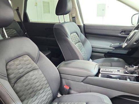 New 2025 Nissan Pathfinder SV image 26