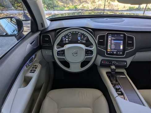 Used 2020 Volvo XC90 T6 Momentum w/ Protection Package Premier image 22