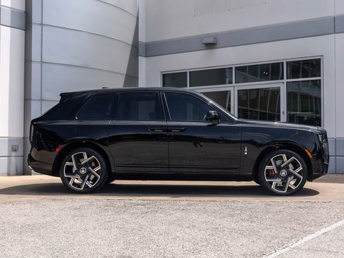 Certified 2025 Rolls-Royce Cullinan Black Badge w/ Leather Finishing Pack AWD/4WD image 8