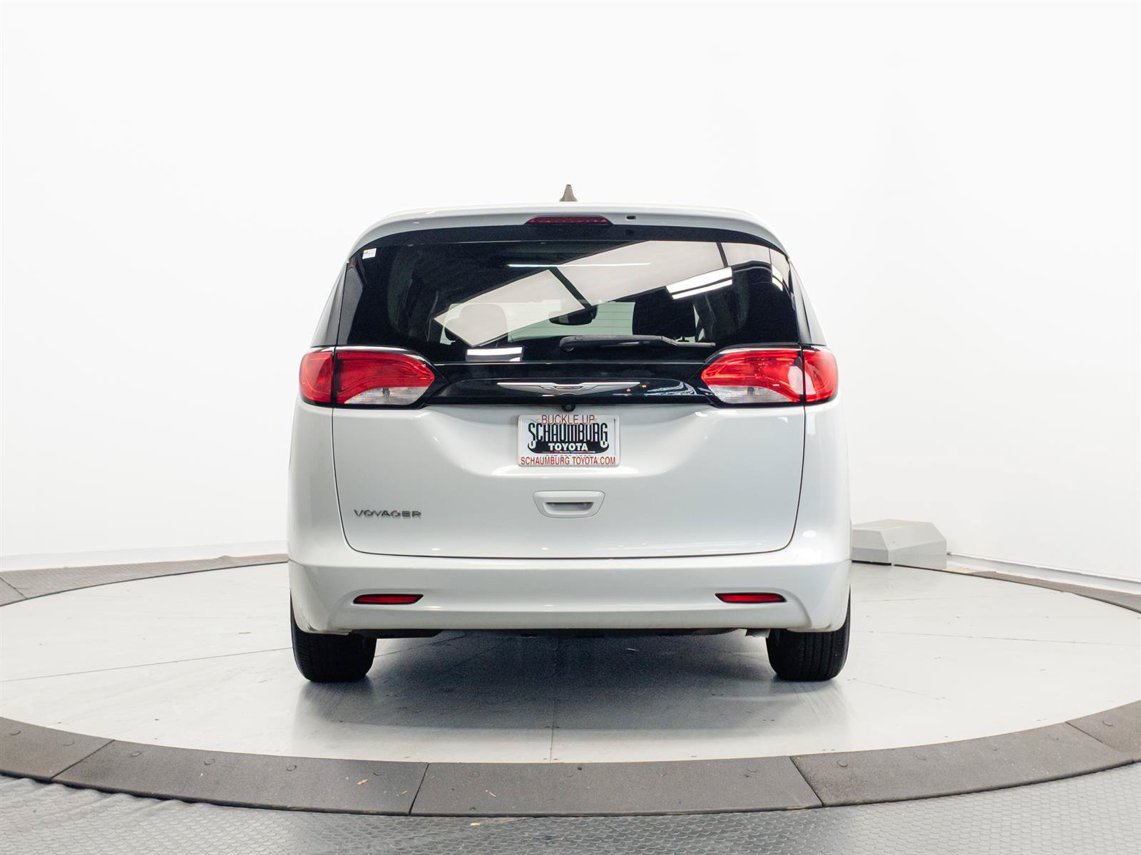 Used 2023 Chrysler Voyager LX FWD image 11
