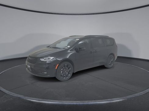 New 2026 Chrysler Pacifica Limited image 8