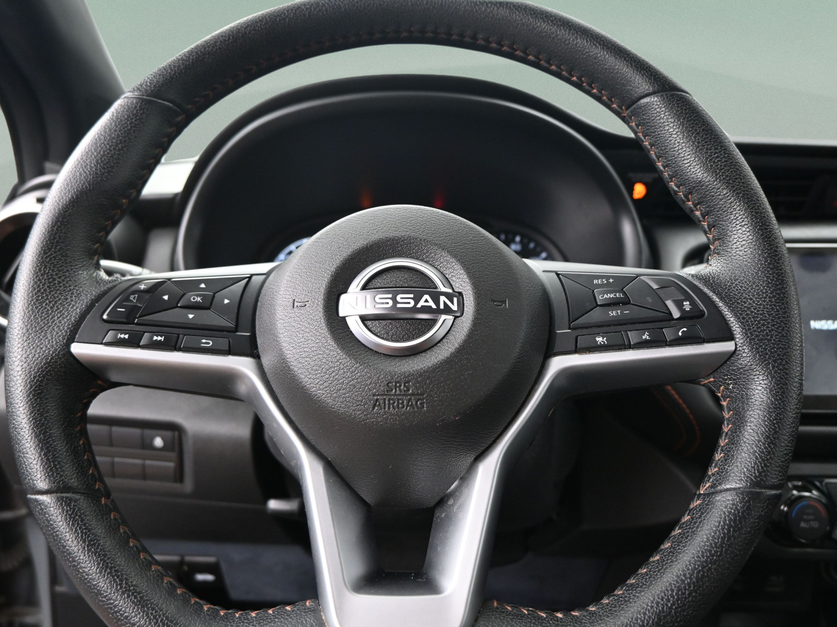 Used 2022 Nissan Kicks SR w/ Premium Package FWD image 26