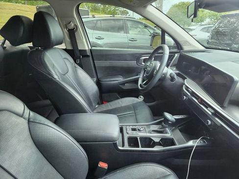 Used 2024 Kia Sorento S image 7