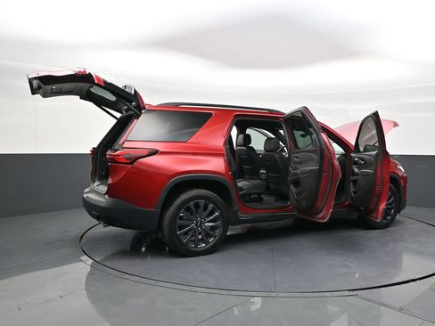 Used 2022 Chevrolet Traverse RS image 29
