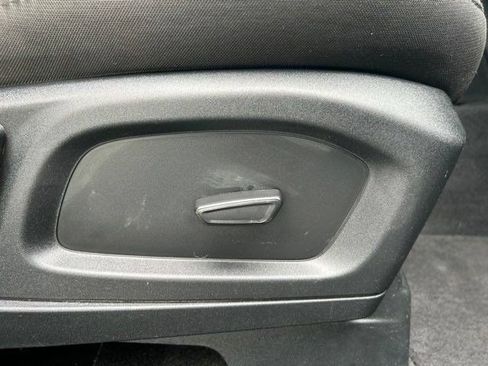 Used 2023 Ford Explorer XLT AWD/4WD image 55
