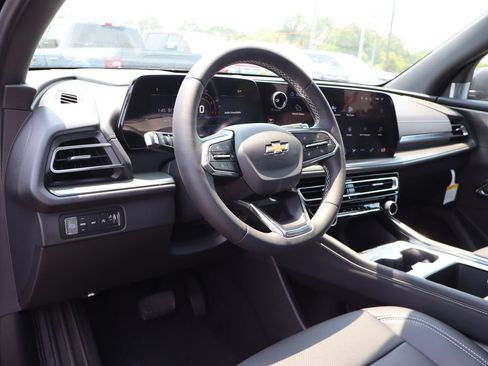 New 2026 Chevrolet Traverse LT w/ Sun and Wheel Package AWD/4WD image 8