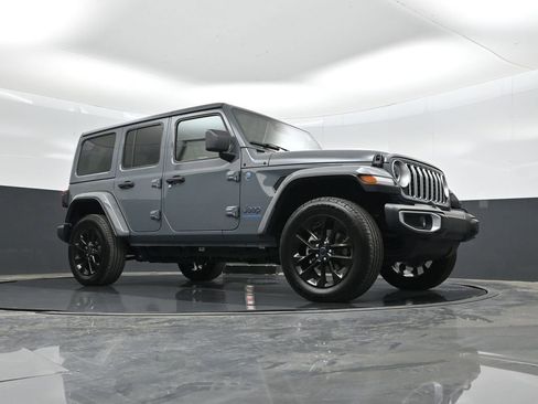 Used 2025 Jeep Wrangler Unlimited Sahara w/ Safety Group AWD/4WD image 51