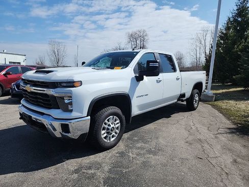 Used 2024 Chevrolet Silverado 2500 LT image 1
