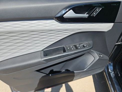 Used 2022 Volkswagen Taos S image 12