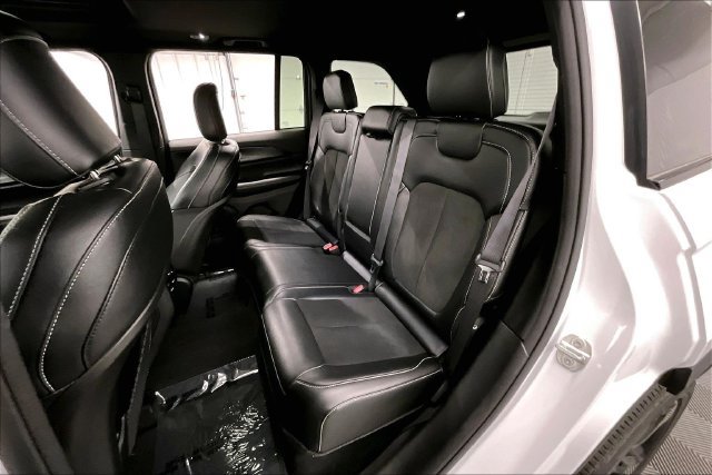 Used 2023 Jeep Grand Cherokee Altitude AWD/4WD image 25