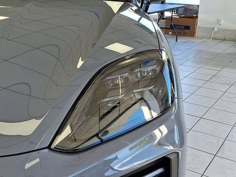 Used 2024 Porsche Cayenne Turbo GT AWD/4WD image 15