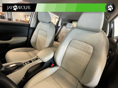Used 2023 Honda HR-V LX image 10