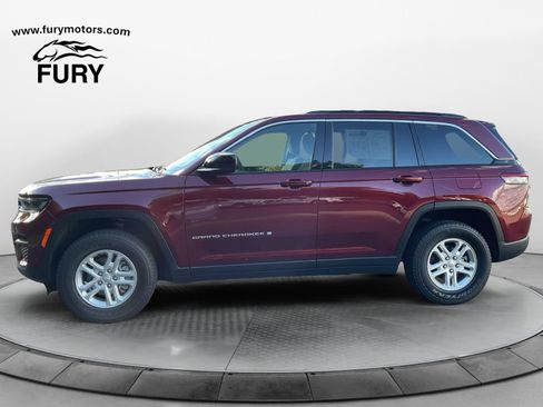 Used 2025 Jeep Grand Cherokee Laredo w/ Luxury Tech Group I AWD/4WD image 6