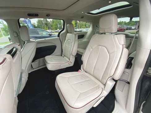 Used 2019 Chrysler Pacifica Limited w/ Advanced Safetytec Group FWD image 24