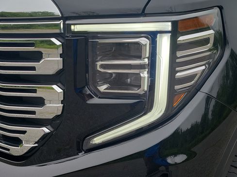 Used 2025 GMC Sierra 1500 Denali AWD/4WD image 9