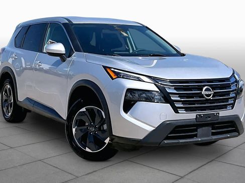 Used 2024 Nissan Rogue SV AWD/4WD image 3