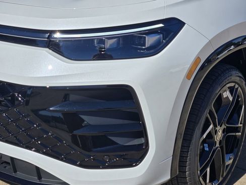 New 2026 Volkswagen Tiguan SE R-Line image 6