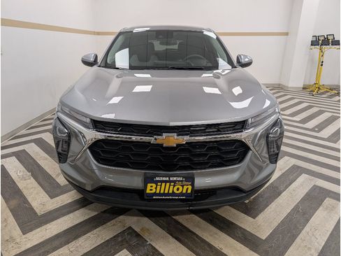 Used 2025 Chevrolet Trax LS w/ LS Convenience Package FWD image 27