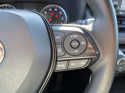 Used 2021 Toyota RAV4 XLE image 11